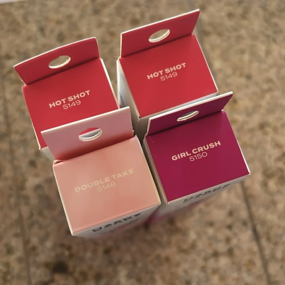Hard Candy | Face Off Blush 4 Blurring Brush Soft Matte Finish Plush Applicator